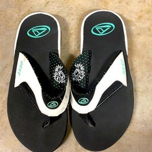 Woman’s reefs new w tags